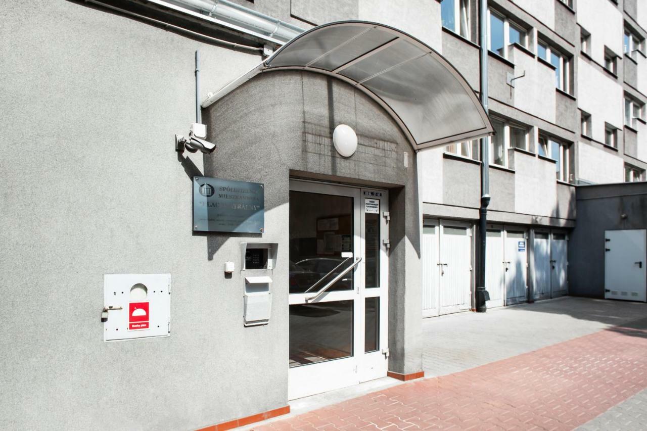 Butas Solidarnosci By Renters Warsaw
